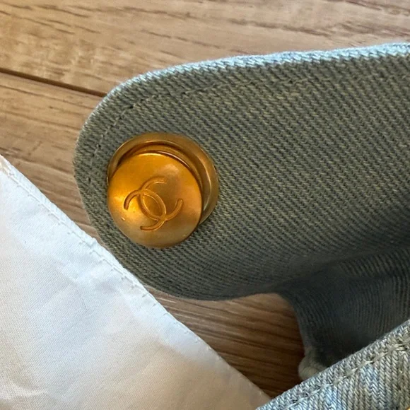 Chanel 25 Light Blue denim Jean Quilted Bag with Gold Chain look a like - Picture 4 of 9